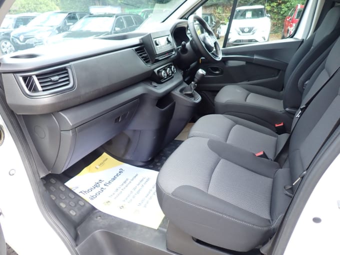 2025 Nissan Primastar