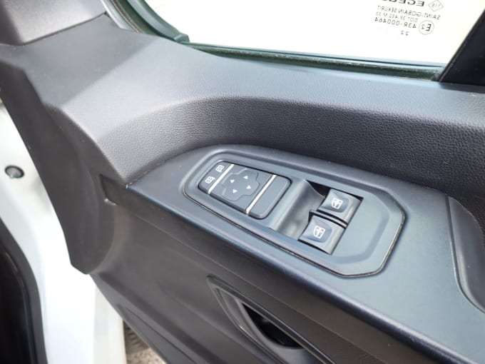 2025 Nissan Primastar