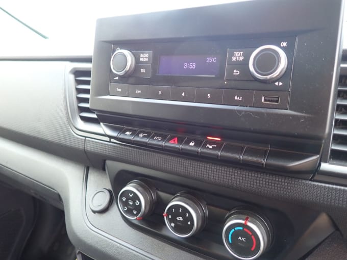 2025 Nissan Primastar