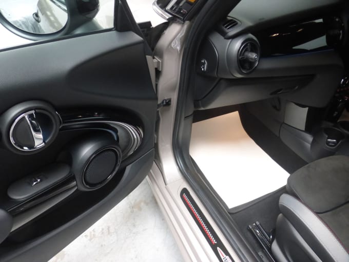 2022 Mini Hatch