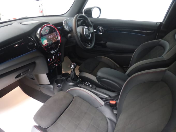 2022 Mini Hatch