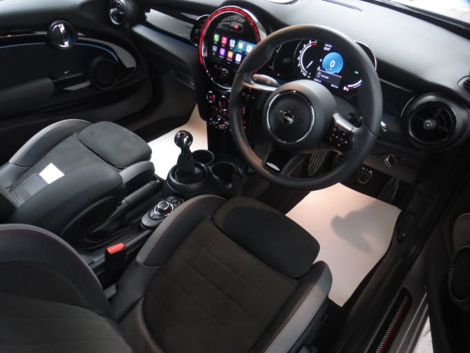 2022 Mini Hatch