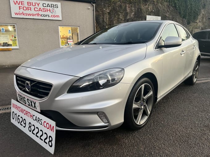 2025 Volvo V40