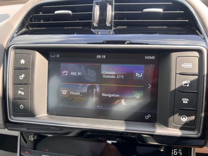 2025 Jaguar Xe