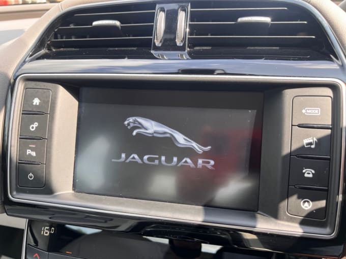 2025 Jaguar Xe