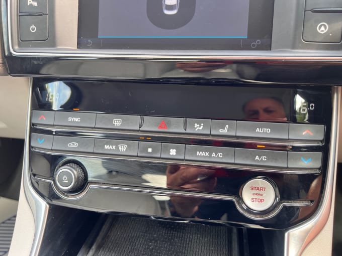 2025 Jaguar Xe