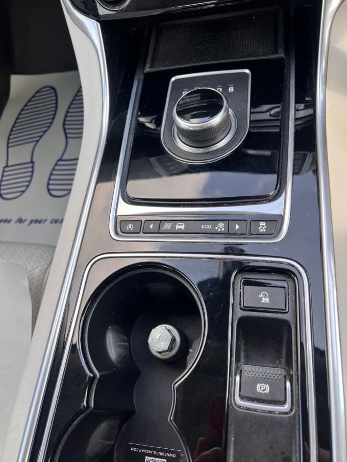 2025 Jaguar Xe