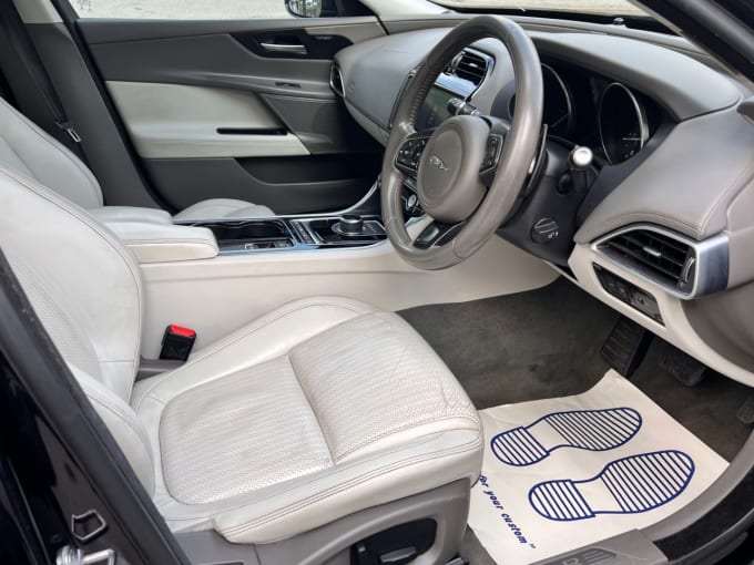 2025 Jaguar Xe