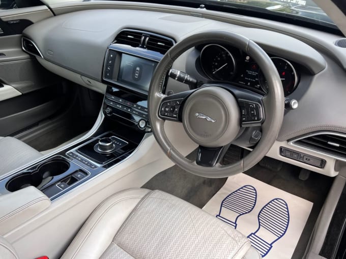 2025 Jaguar Xe