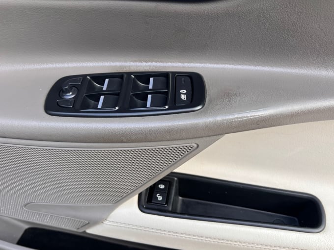 2025 Jaguar Xe