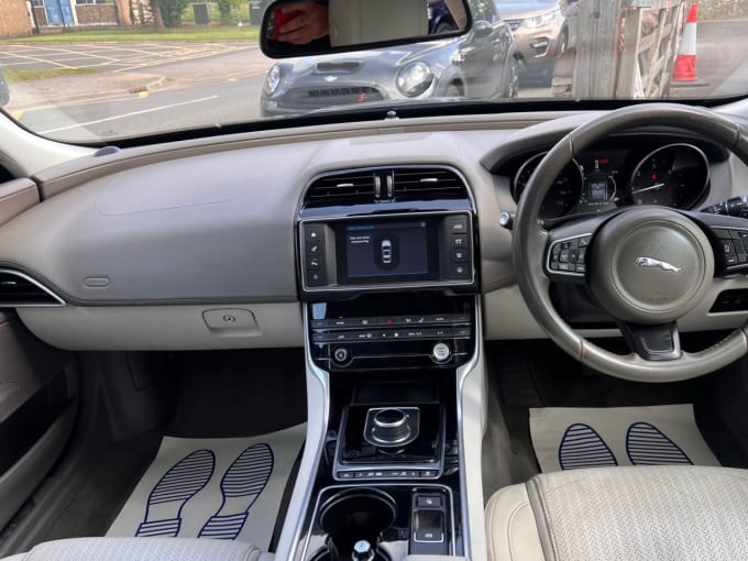 2025 Jaguar Xe
