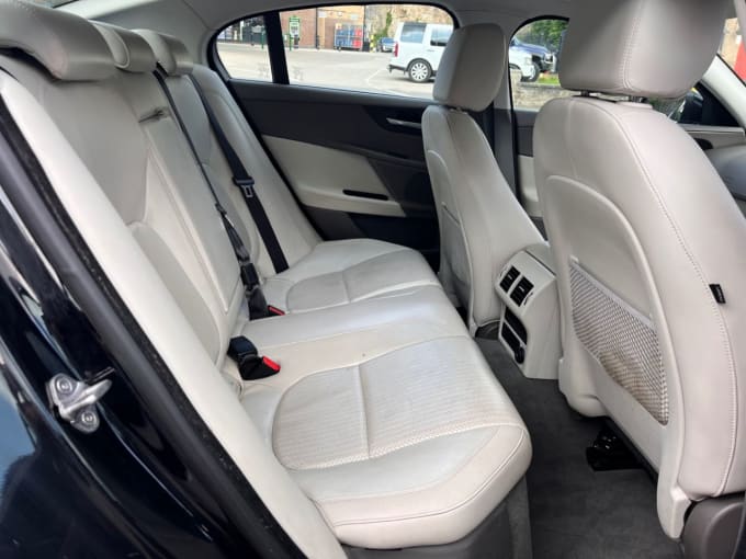 2025 Jaguar Xe