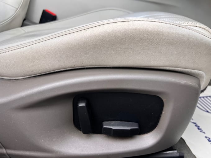 2025 Jaguar Xe
