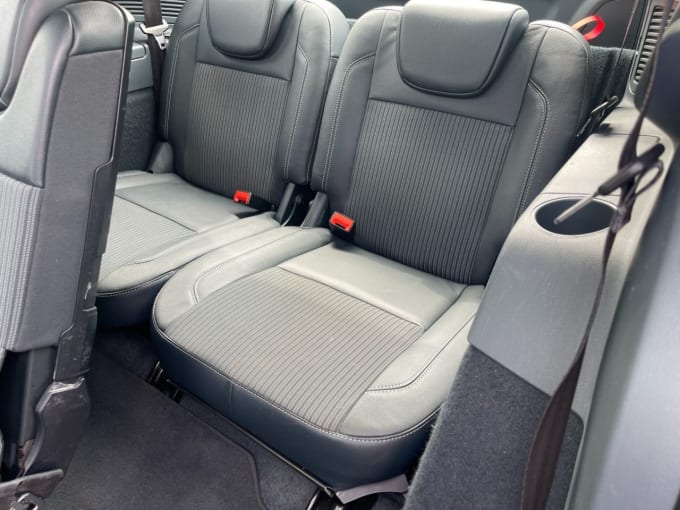 2025 Ford Grand C-max