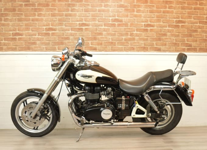 2025 Triumph Speedmaster 865
