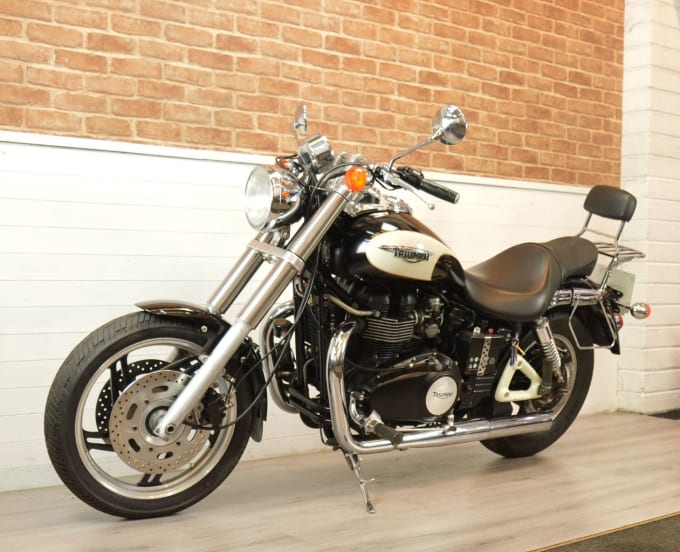 2025 Triumph Speedmaster 865