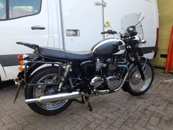 2025 Triumph Bonneville T100