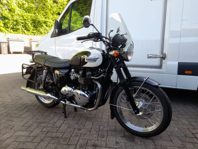 2025 Triumph Bonneville T100