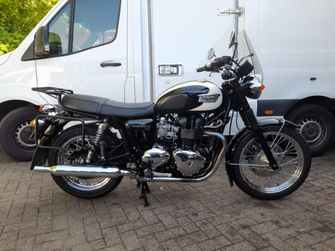 2025 Triumph Bonneville T100