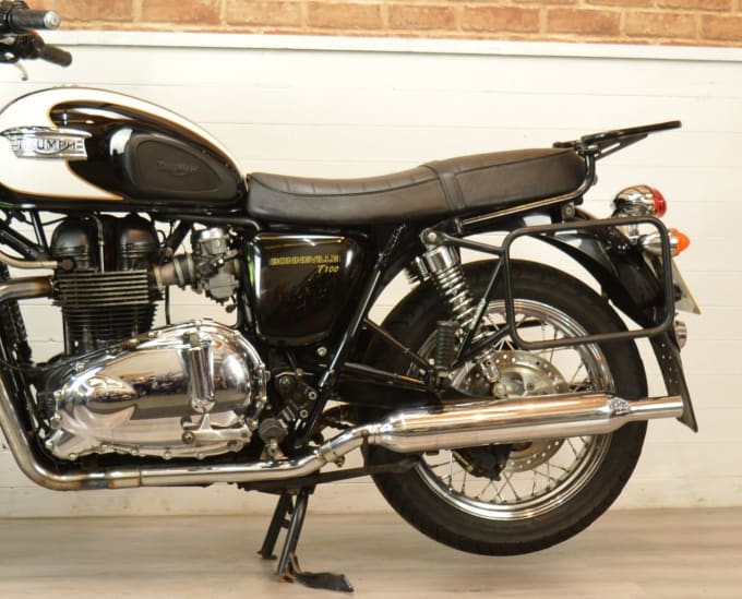 2025 Triumph Bonneville T100