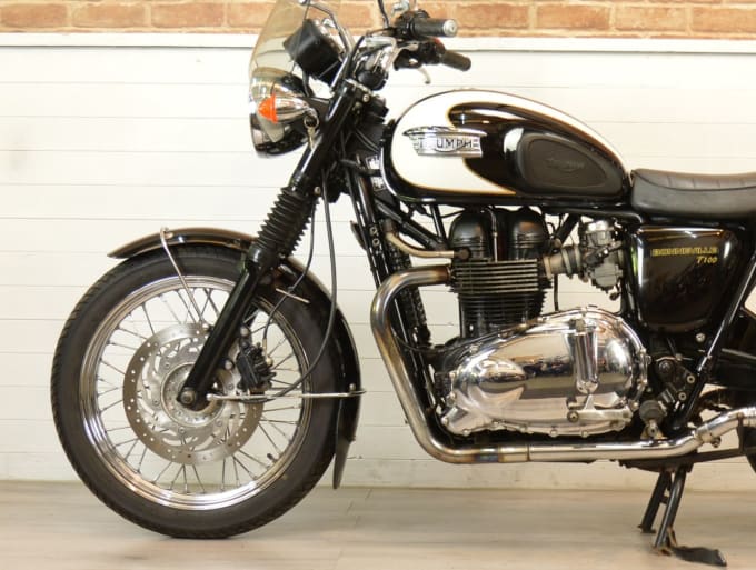 2025 Triumph Bonneville T100