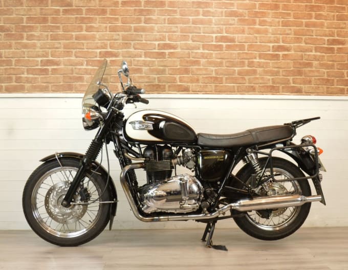 2025 Triumph Bonneville T100
