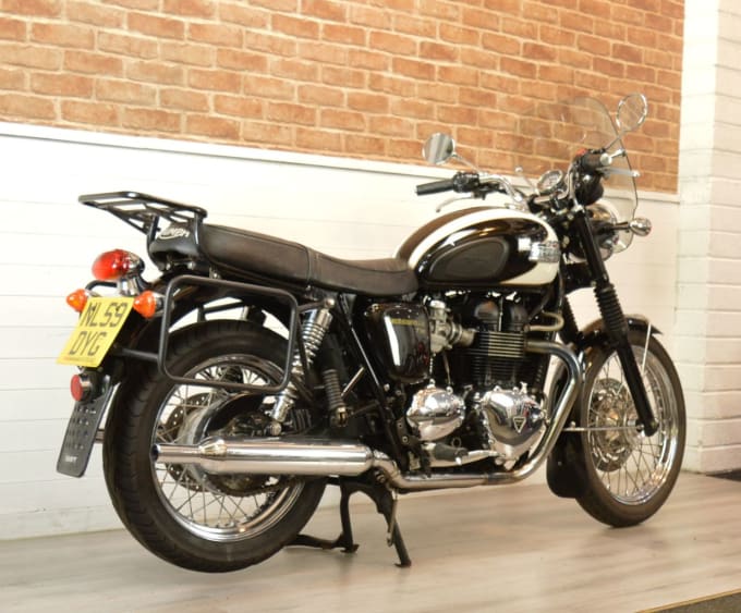 2025 Triumph Bonneville T100