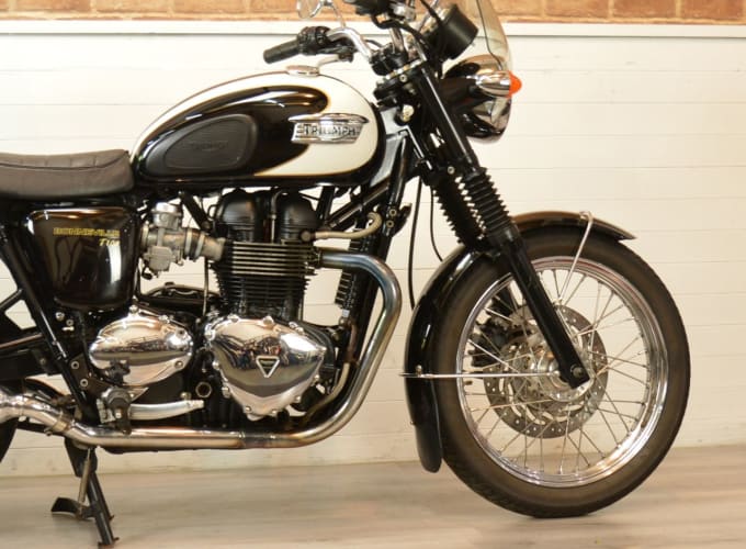 2025 Triumph Bonneville T100