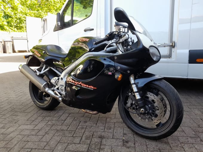 2025 Triumph Daytona T595
