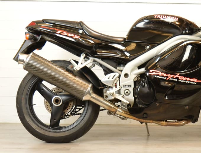 2025 Triumph Daytona T595