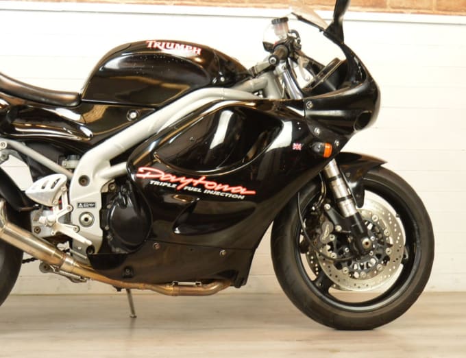 2025 Triumph Daytona T595