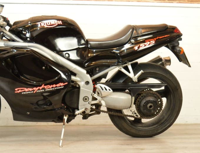 2025 Triumph Daytona T595
