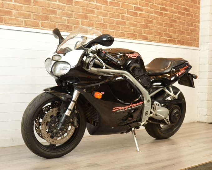 2025 Triumph Daytona T595