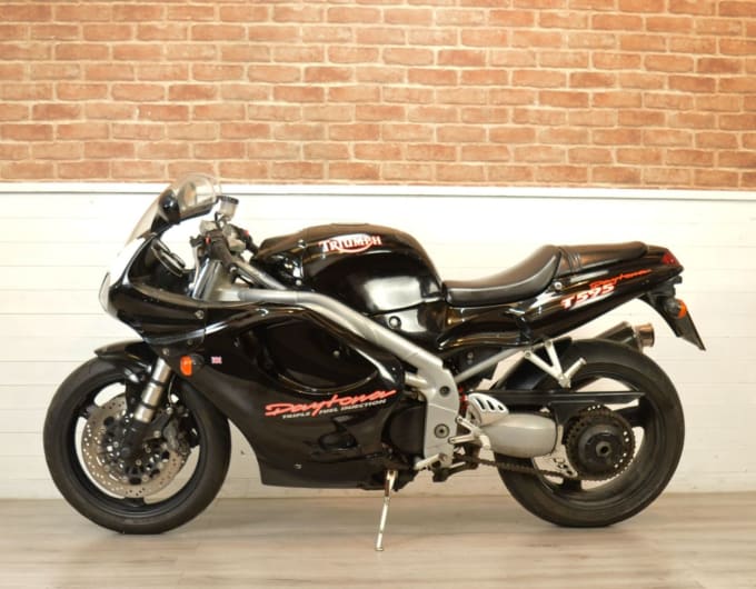 2025 Triumph Daytona T595
