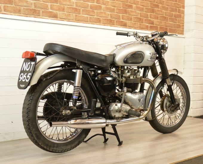 2025 Triumph Bonneville T120