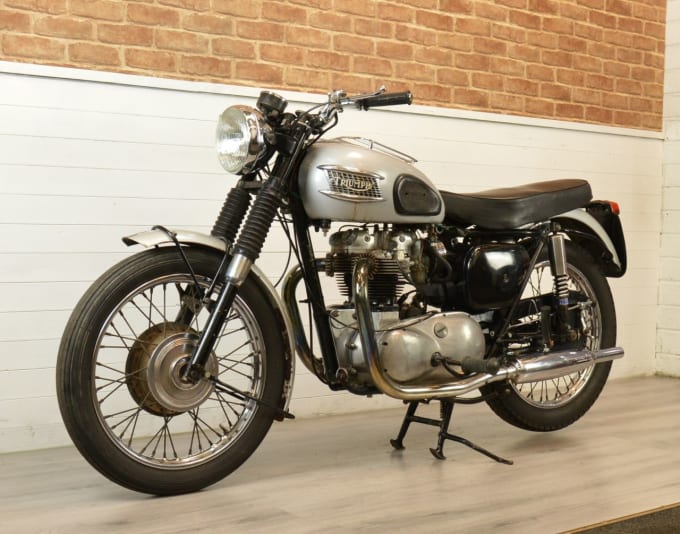 2025 Triumph Bonneville T120