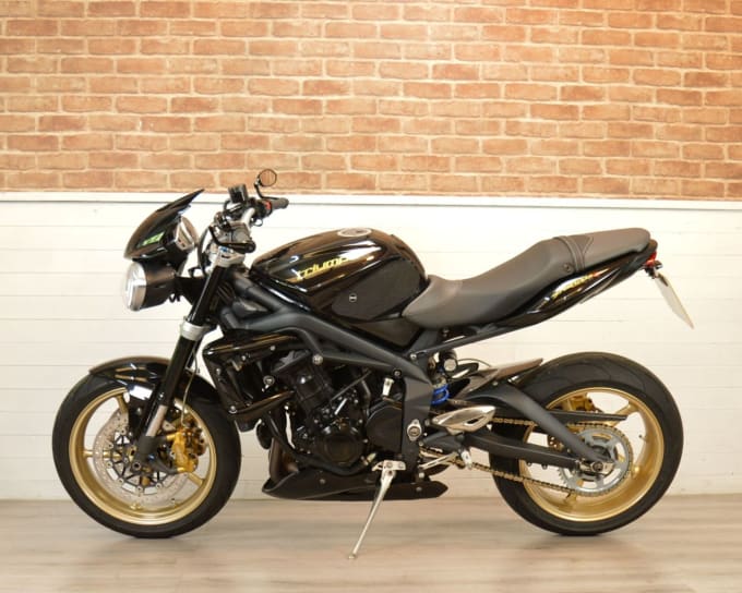 2025 Triumph Street Triple 675
