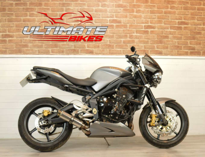 2025 Triumph Street Triple 675