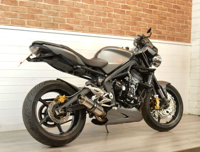 2025 Triumph Street Triple 675