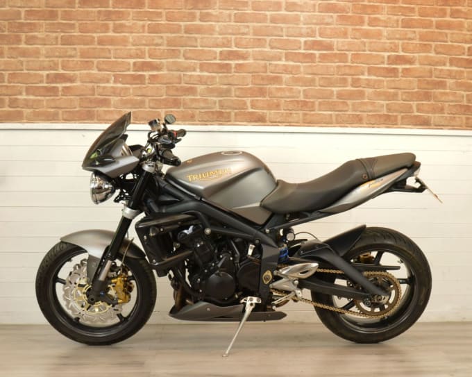 2025 Triumph Street Triple 675