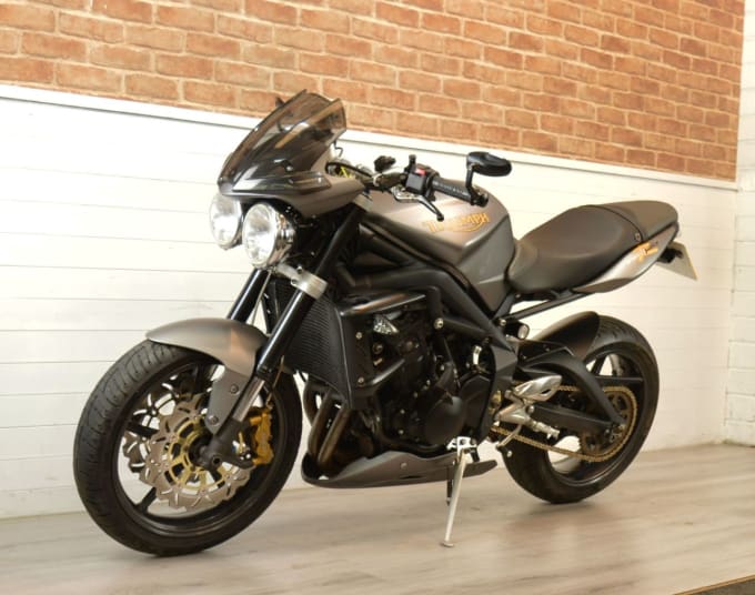 2025 Triumph Street Triple 675