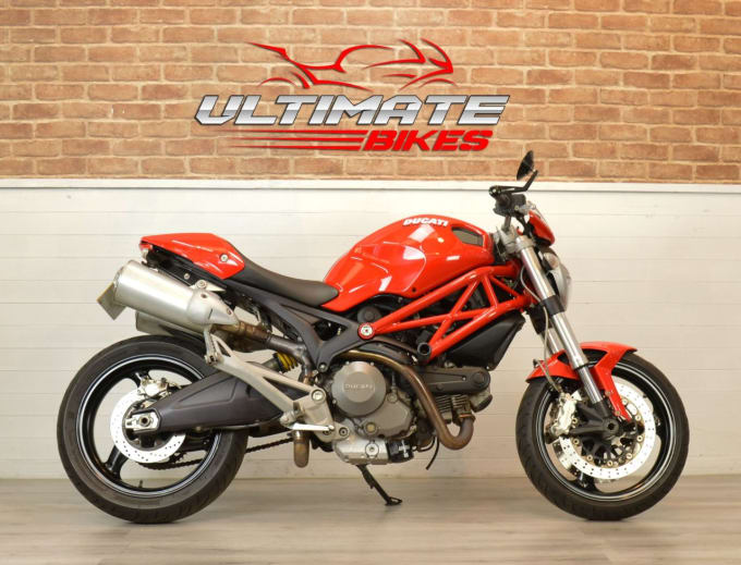 2025 Ducati Monster 696