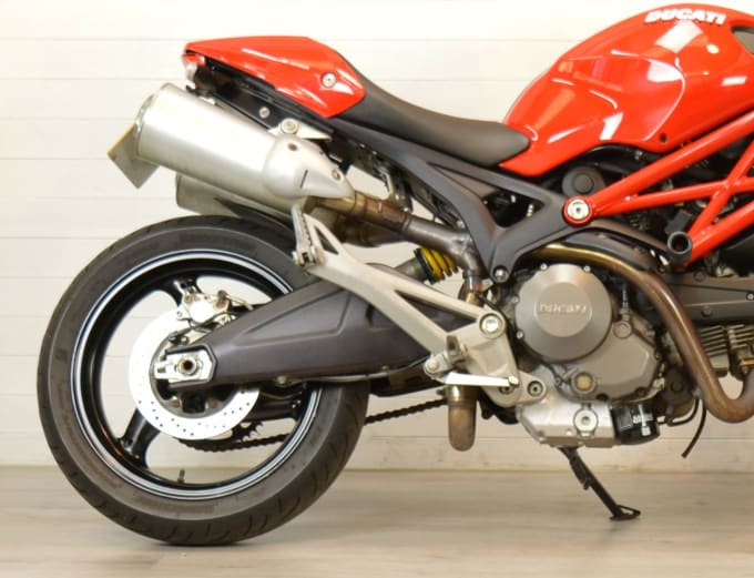 2025 Ducati Monster 696