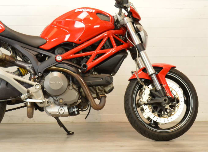 2025 Ducati Monster 696