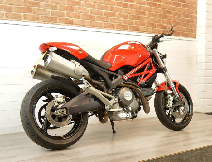 2025 Ducati Monster 696