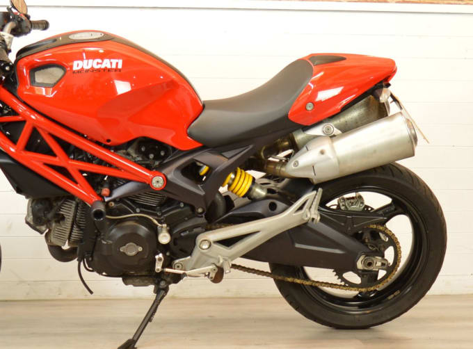 2025 Ducati Monster 696