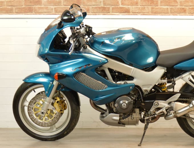 2025 Honda Vtr 1000 Firestorm