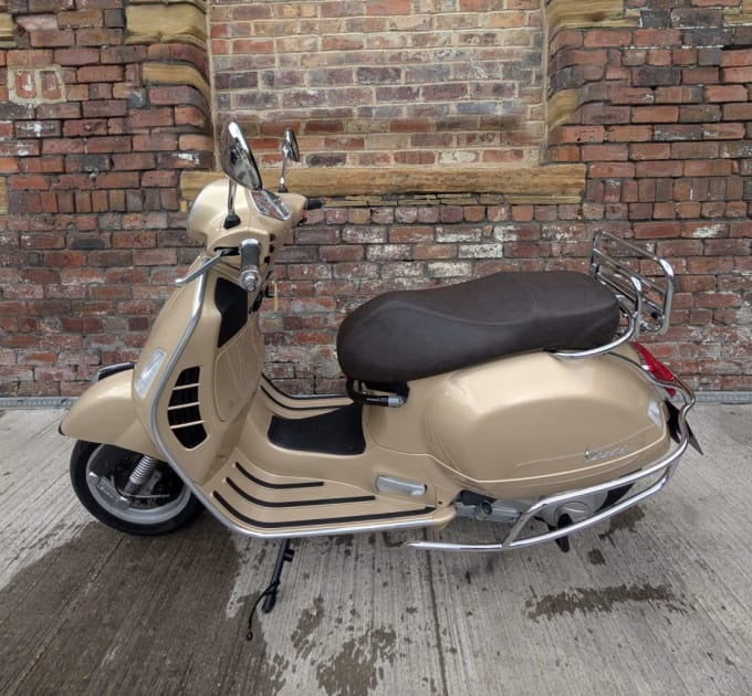 2025 Piaggio Vespa Gts 300