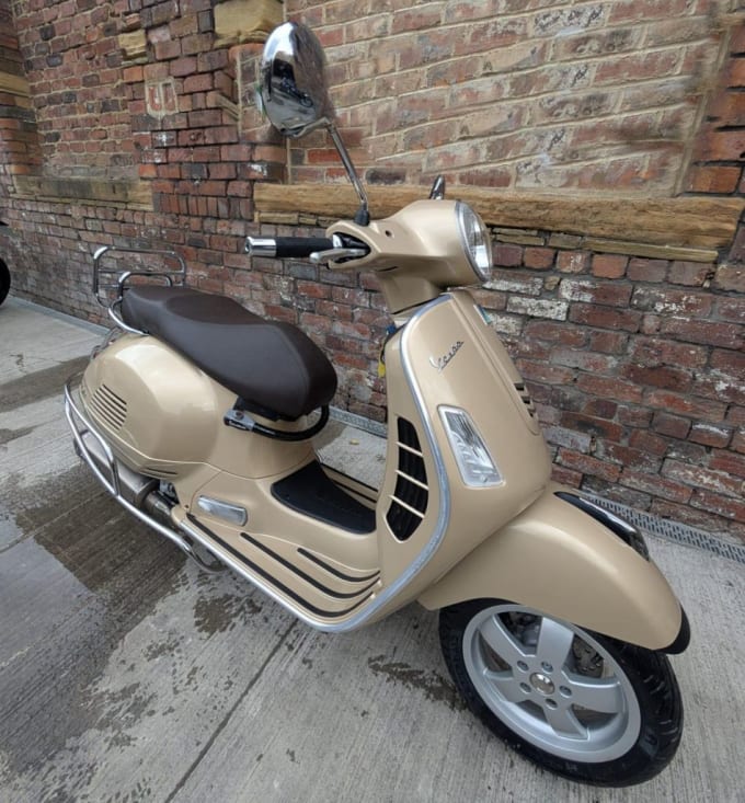 2025 Piaggio Vespa Gts 300