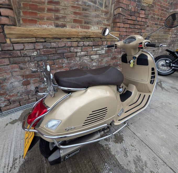 2025 Piaggio Vespa Gts 300